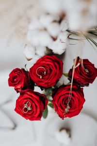 Kaboompics - Red roses, gold jewellery and beauty accessories on white marble