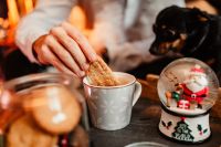 Kaboompics - Drinking coffee with milk and cookies in a holiday mood