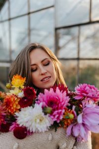 Kaboompics - Close Up Of Woman Holding A Colorful Dahlia Bouquet