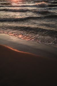 Kaboompics - Golden Sunset Light on Ocean Waves