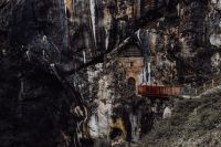 Kaboompics - Predjama castle at the cave mouth in Postojna, Slovenia