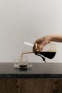 Kaboompics - Pouring Coffee from Chemex into Glass Cup