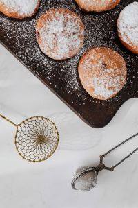 Kaboompics - Vertical Pączki Flat Lay with Gold Skimmer and Sifter