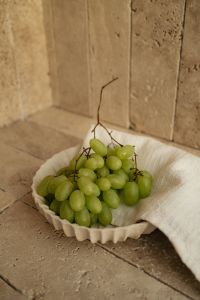 Kaboompics - Green Grapes in Dish and White Linen Close-Up
