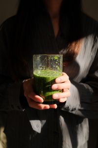 Kaboompics - Close-Up of a Green Smoothie in Hands