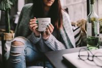 Kaboompics - Girl drinking wine in her mug
