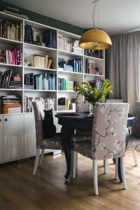 Kaboompics - Home library and black cat on the chair