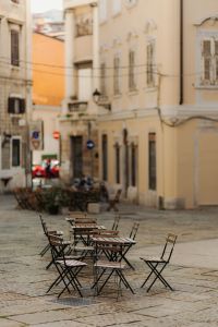 Kaboompics - Blurred Outdoor Cafe Tables in a Historic Italian Piazza