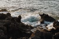 Kaboompics - Sea Foam Flowing Through a Rocky Coastal Crevice