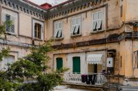 Kaboompics - Weathered Naples House With Shutters and Laundry