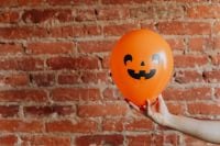 Kaboompics - The man with the Halloween balloon