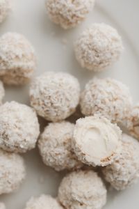 Kaboompics - Cloud Dancer White Coconut Truffles Close-Up