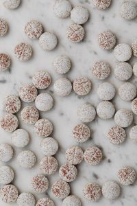 Kaboompics - Scattered Speckled Tablets on Marble