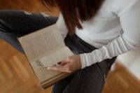 Kaboompics - Beautiful young woman reading a book