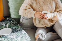 Kaboompics - The woman is drinking tea on the couch