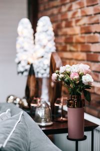 Kaboompics - Side table with pink decorations