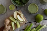 Kaboompics - Green Smoothie Ingredients with Pears, Apples and Spinach