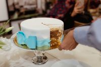 Kaboompics - Cake with blue bow