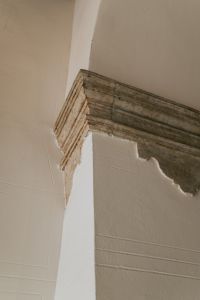 Kaboompics - Aesthetic Plaster Ceiling and Stone Cornice Detail