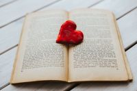 Kaboompics - Little red heart with an old book