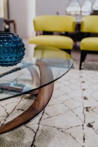 Kaboompics - Closeup of glass table