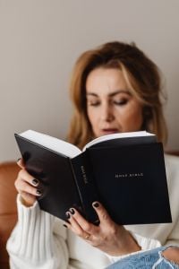 Kaboompics - Close-Up of Woman Reading an Open Holy Bible