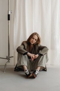 Kaboompics - Young Woman Entrepreneur Portrait in Neutral Studio