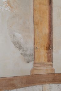 Kaboompics - Weathered Plaster Wall with Stone Pilaster