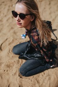 Kaboompics - Young woman wearing a leather jacket and sunglasses on the beach