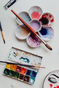 Kaboompics - A woman paints with watercolors