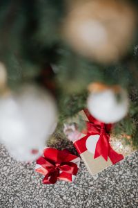 Kaboompics - Blurred Ornaments above Red Gift Boxes