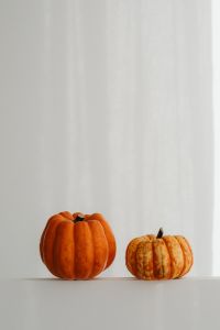 Kaboompics - Minimal Pumpkin Background with Ample Copy Space