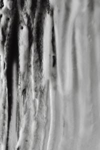 Kaboompics - Foam Texture Streaks in Black and White