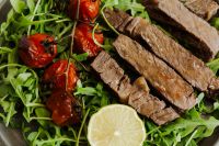 Kaboompics - Sliced Steak Salad with Roasted Tomatoes