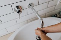 Kaboompics - Washing of hands under running water