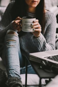 Kaboompics - Girl drinking wine in her mug