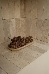 Kaboompics - Red Grapes on Ceramic Platter in Stone Niche