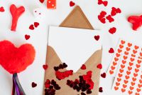 Kaboompics - Heart - Postcard - Playing Cards - Copy Space - Confetti