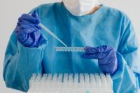 Kaboompics - Science Classroom Pipetting Demonstration With Microtube Strip