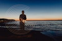 Kaboompics - Light painting. The man waving fairy lights at the sea at sunset.