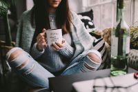 Kaboompics - Girl drinking wine in her mug
