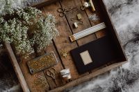 Kaboompics - Office accessories on an old wooden tray