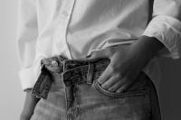 Kaboompics - White Shirt and High Waisted Jeans in Monochrome