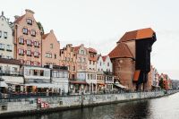 Kaboompics - Gdańsk Motława River Waterfront with Historic Townhouses and Medieval Port Crane