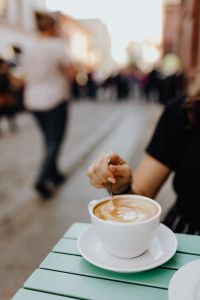Kaboompics - Drinking coffee and eating cake in a cafeteria