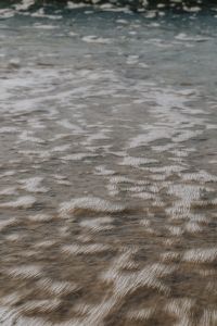 Kaboompics - Shallow Sea Water and Fine Foam Pattern, Vertical Texture