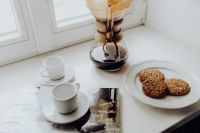 Kaboompics - Brewing third wave coffee with Chemex