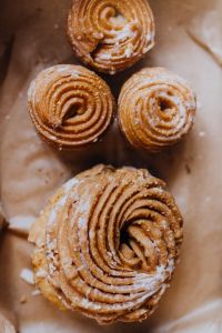Kaboompics - Close-Up of Spiral Polish Pączki Donuts on Brown Paper for Fat Thursday