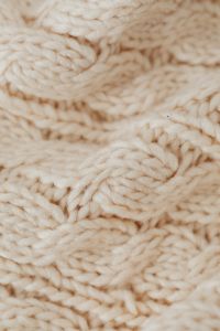 Kaboompics - Cream Chunky Knitted Fabric