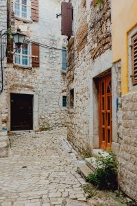 Kaboompics - Weathered Stone Alley with Wooden Door and Wall Lantern in Rovinj